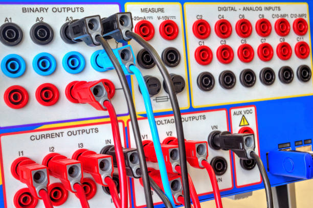 moderne elektronische gerät für relais schutzprüfung - control instrument of measurement automatic electronics industry stock-fotos und bilder