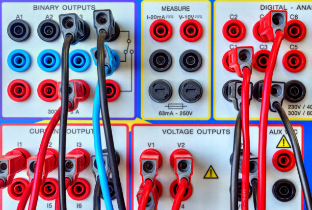 moderne elektronische gerät für relais schutzprüfung - control instrument of measurement automatic electronics industry stock-fotos und bilder