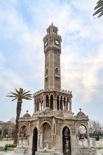 istock Izmir watch tower (saat kulesi) in konak square 649510558