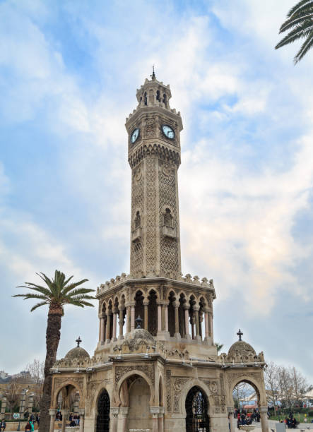 istock Izmir watch tower (saat kulesi) in konak square 649510884