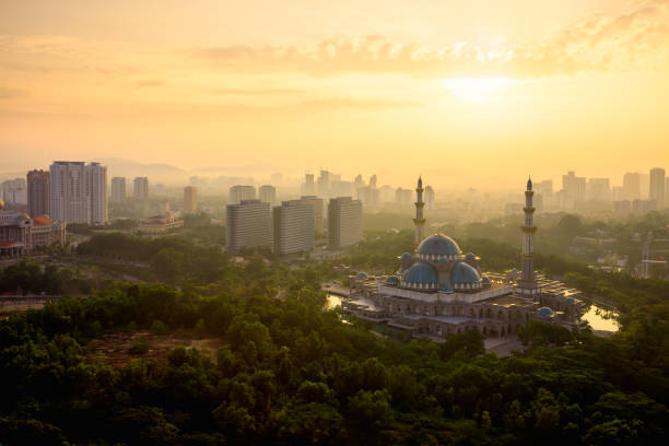 istock Masjid Wilayah Persekutuan 649594106