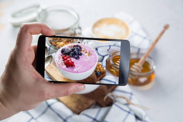 istock Taking photos of breakfast to phone 649622150