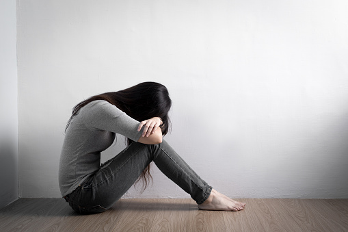 The depression woman sit on the floor