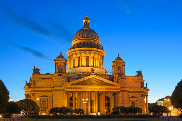 st. isaac's cathedral during the white nights in st. petersburg, - st isaacs cathedral imagens e fotografias de stock