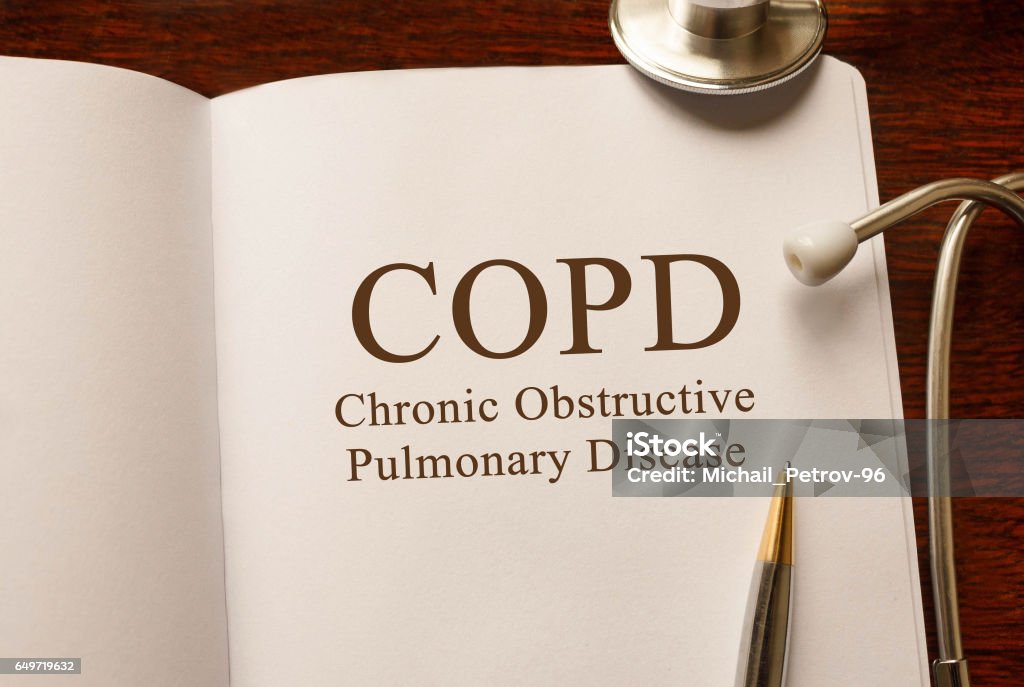 Seite mit COPD chronisch obstruktive Lungenerkrankung mit Stethoskop, medizinisches Konzept auf den Tisch - Lizenzfrei Raucherlunge Stock-Foto