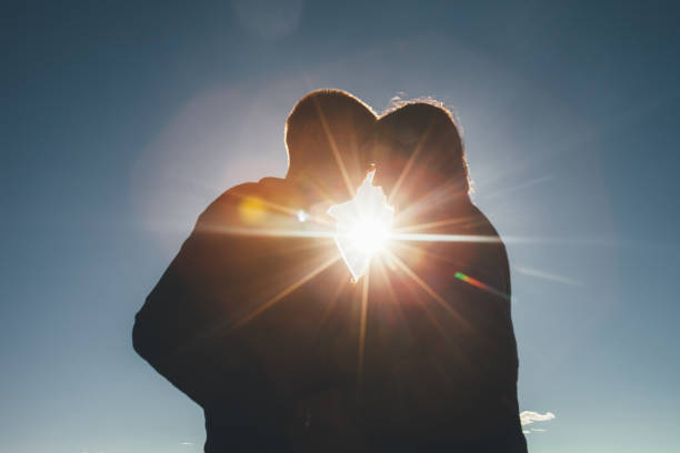 istock Couple in Love Silhouettes 649723226