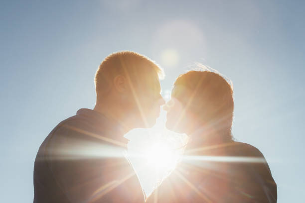 istock Couple in Love Silhouettes 649723230