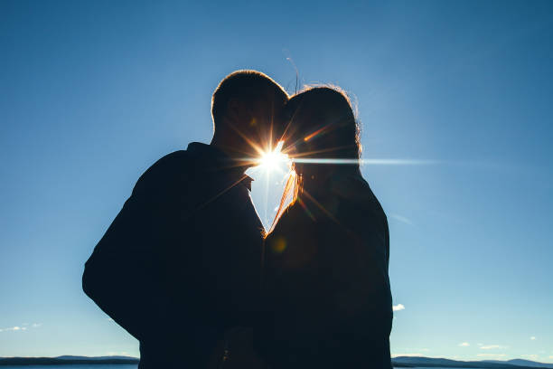 istock Couple in Love Silhouettes 649723248