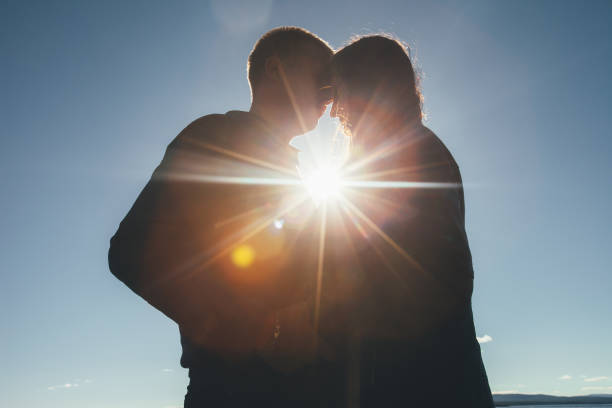 istock Couple in Love Silhouettes 649723250