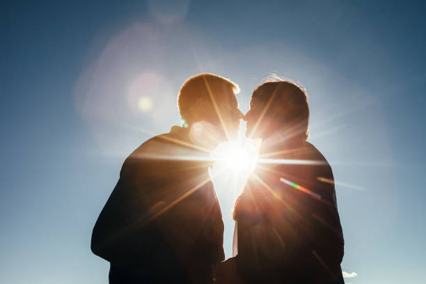 istock Couple in Love Silhouettes 649723258