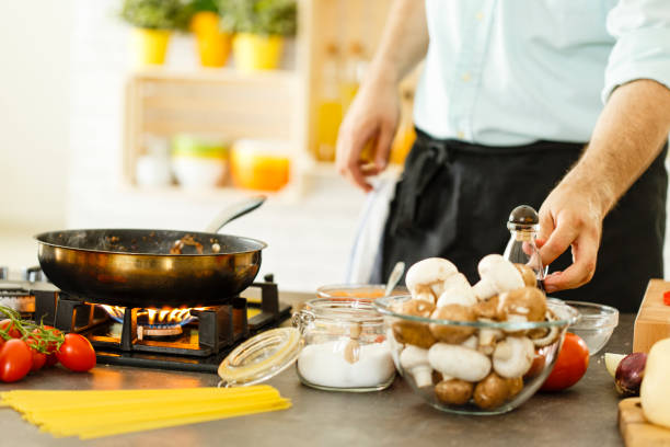 istock Man cooking spaghetti bolognese 649726334