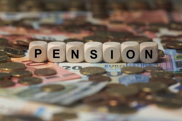 pension - würfel mit buchstaben, geld sektor bedingungen - zu unterzeichnen, mit hölzernen würfel - dismiss stock-fotos und bilder