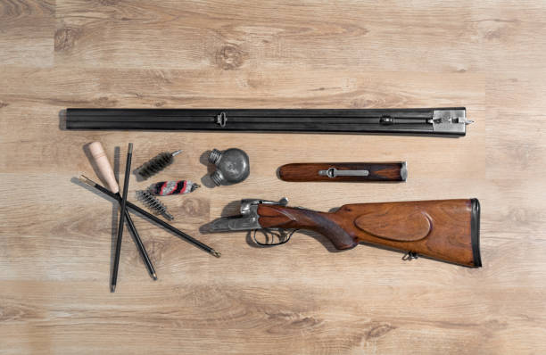 старый двуствольный дробовик, разобранный, пистолет очистки набор, ойлер, ramrod - ramrod стоковые фото и изображения