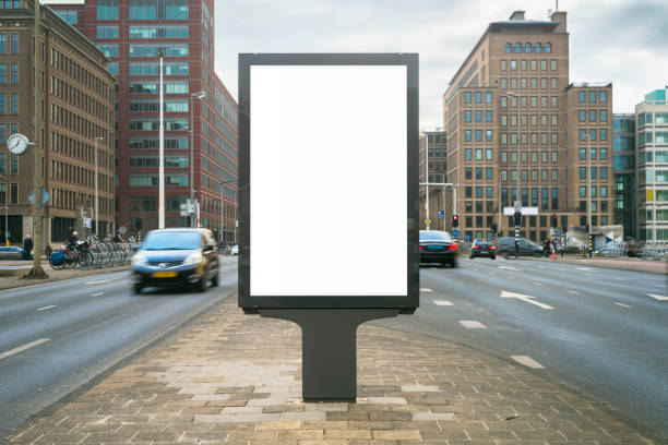 publicidade ao ar livre outdoor - billboard symbol city street imagens e fotografias de stock