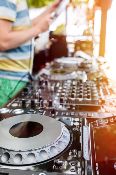 istock Dj mixes the track in club 649902312