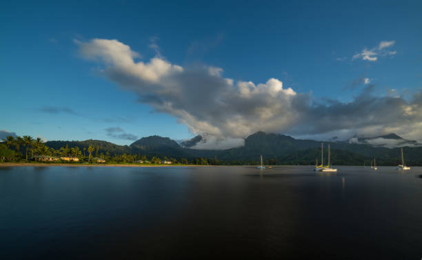 hanalei bay i molo na hawajach kauai - kauai tropical climate green travel destinations zdjęcia i obrazy z banku zdjęć