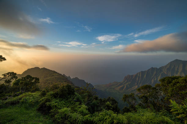 istock Kalalau lookout 650044700