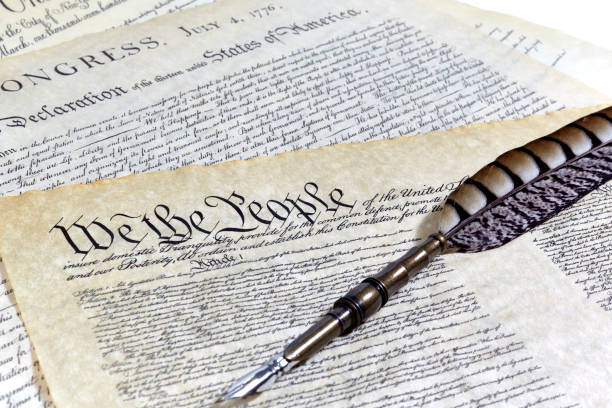 us-verfassung historische dokumente mit einem federkiel - constitution us constitution quill pen history stock-fotos und bilder