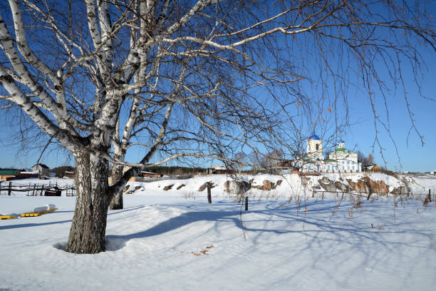 vista invernale sulla chiesa ortodossa russa di san giorgio. - siberia russia russian orthodox orthodox church foto e immagini stock