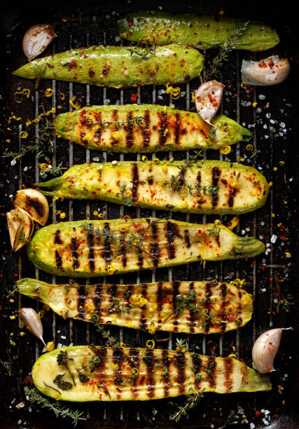 grilled zucchini, top view - zucchini imagens e fotografias de stock