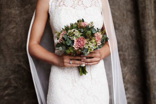 Flower for the bride Bride holding wedding bouquet, close up bride holding bouquet stock pictures, royalty-free photos & images