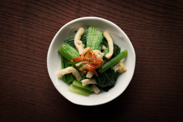 小松菜と揚げ豆腐 - 和食　俯瞰 ストックフォトと画像