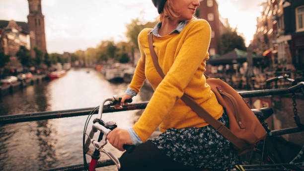 viagem como um local - amstel river amsterdam architecture bridge - fotografias e filmes do acervo