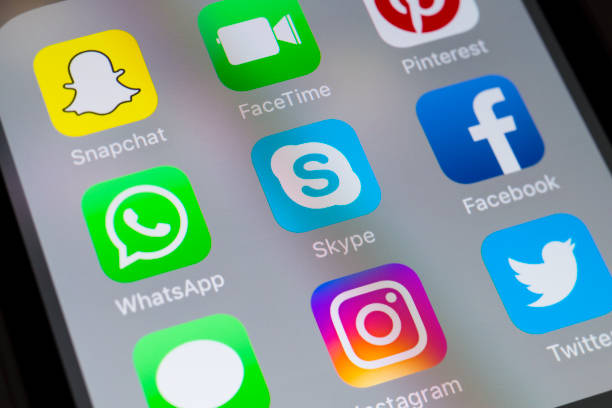 skype，whatsapp、 facebook 和其他社交媒體應用程式在手機上 - twitter 個照片及圖片檔