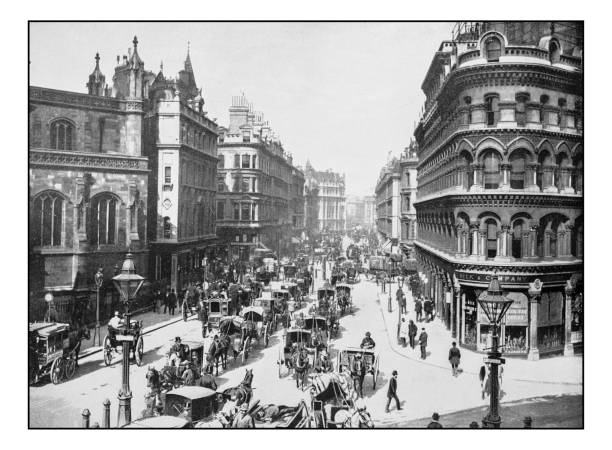 illustrazioni stock, clip art, cartoni animati e icone di tendenza di antiche fotografie di londra: queen victoria street - 1900