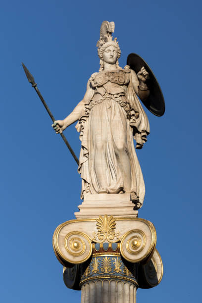 estatua de la diosa atenea frente a la academia de atenas, grecia - pala fotografías e imágenes de stock