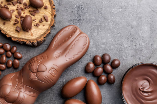istock Chocolate Easter bunny and eggs on wooden background 650578568