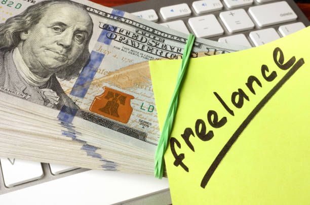 istock Paper with word Freelance, cash and keyboard. 650700396