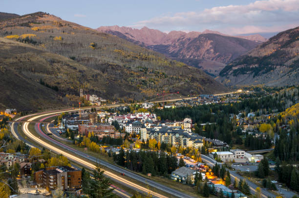 vail, colorado, com as montanhas rochosas - choupo tremedor - fotografias e filmes do acervo