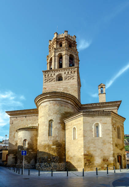 catedral de santa maría del romeral de monzon españa - huesca fotografías e imágenes de stock