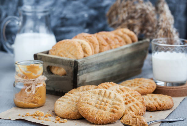peanut butter cookies - cookie christmas shortbread food imagens e fotografias de stock