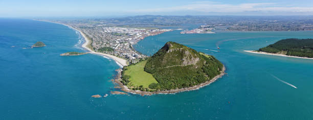 panoramic aerial view of mt maunganui, north island, new zealand - tauranga imagens e fotografias de stock