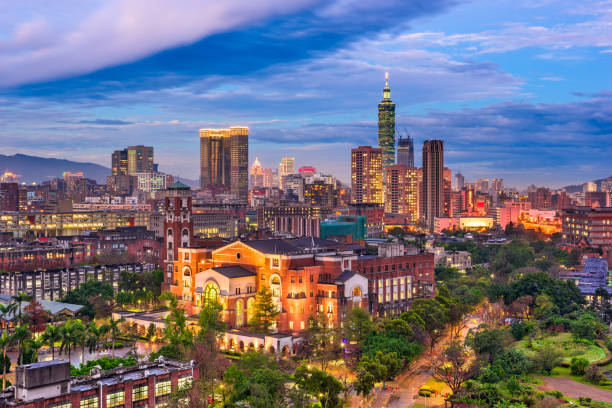 istock Taiwan City Skyline 651073240