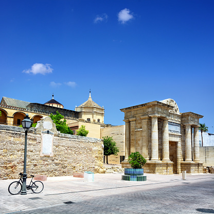 Triumphal arch (Puerta del Puente) 1572 and cathedral mosque in background, Cordoba, Spain