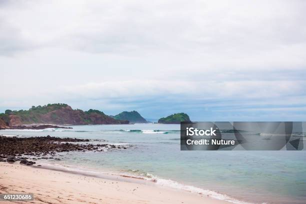 スンバワの岩と海 - スンバワ島のストックフォトや画像を多数ご用意 - スンバワ島, 波, アジア大陸