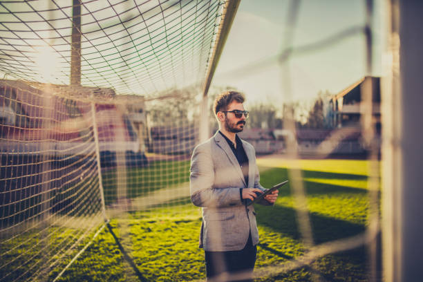 treinador de futebol - football field playing field goal post bleachers - fotografias e filmes do acervo