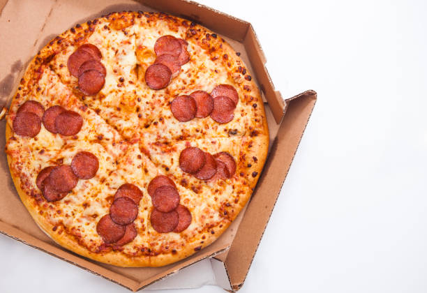 istock Hot Sliced Pepperoni Pizza In Delivery Box 651493030