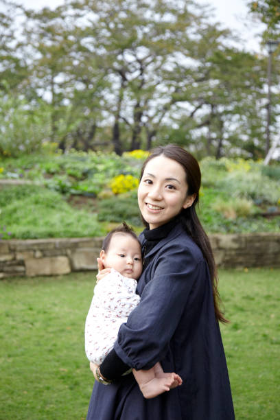 istock Hold the baby mother 651521554