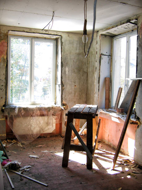 istock repair in the room 651776018
