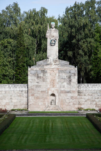 istock Monument in the Brothers Cemetary in Riga 651776842