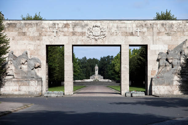 istock Monument in the Brothers Cemetary in Riga 651779654