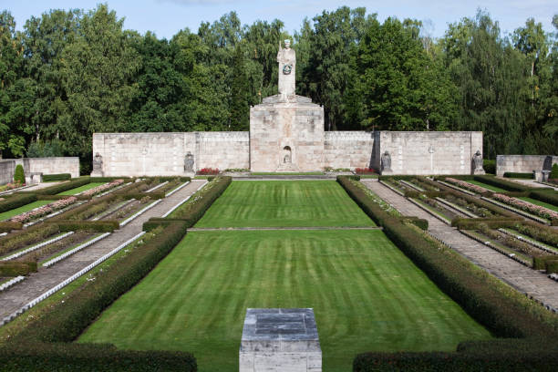 istock Monument in the Brothers Cemetary in Riga 651779816