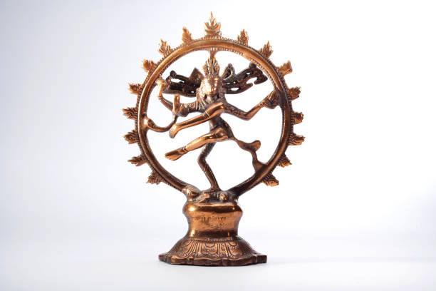 ancient indian bronze shiva nataraja dansculpture white background - shiva nataraja dancing indian culture imagens e fotografias de stock