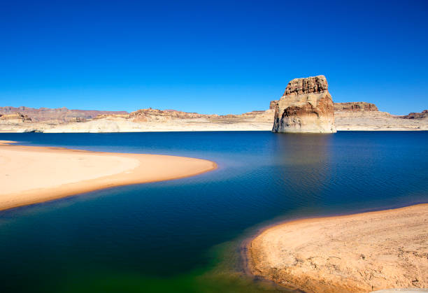 Lone Rock Beach Lake Powell - glen canyon national recreation area lake powell stock pictures, royalty-free photos & images