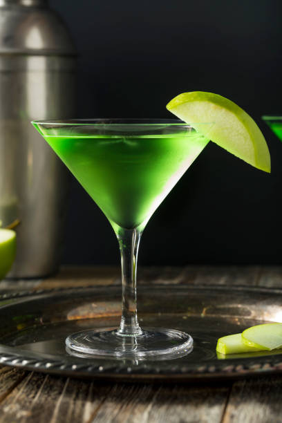 istock Homemade Green Alcoholic Appletini Cocktail 652112646