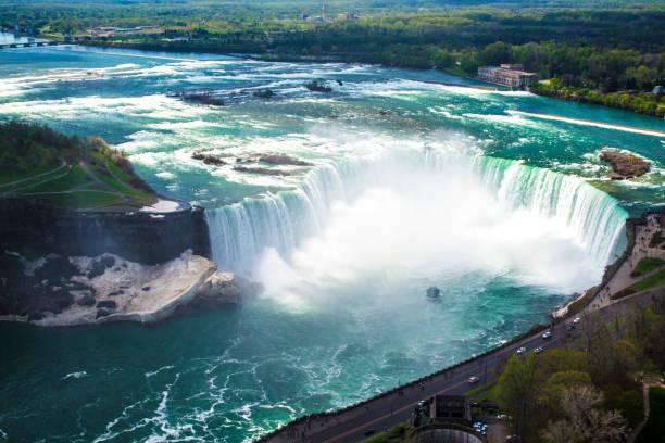 istock Horseshoe Falls of Niagara 652130470